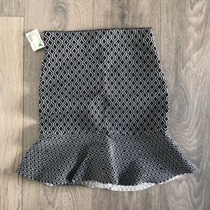 Black & White Patterned Skirt M/L